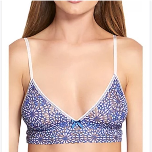 Hanky Panky Other - Hanky Panky floral triangle crossover lace bralette